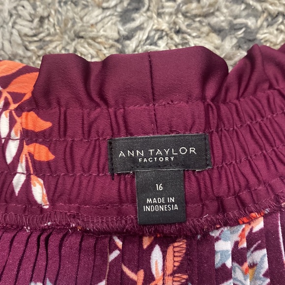Ann Taylor factory pull on pleated floral print shorts size 16 - Picture 3 of 8
